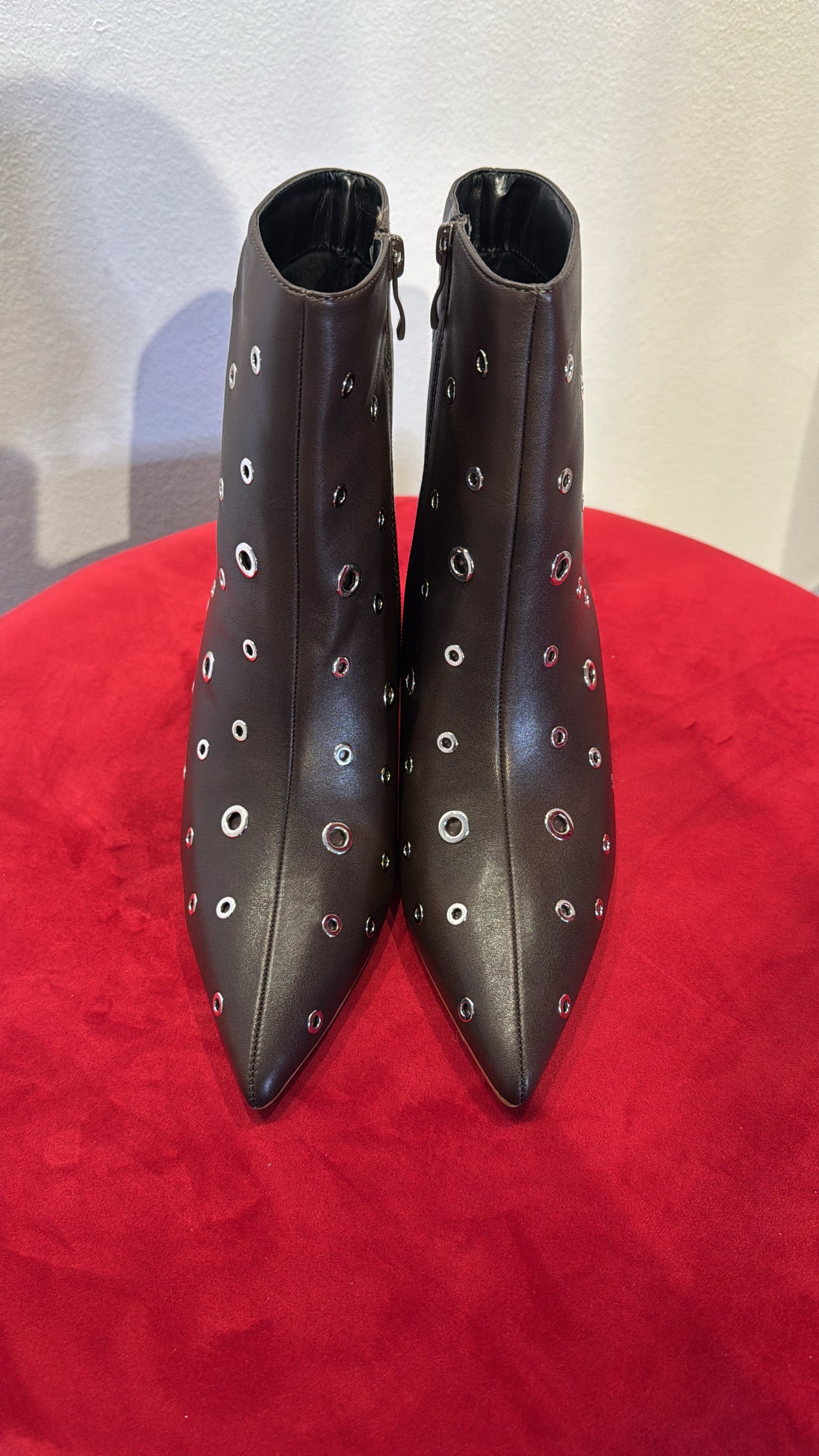 STIVALETTI MARRONE BORCHIE