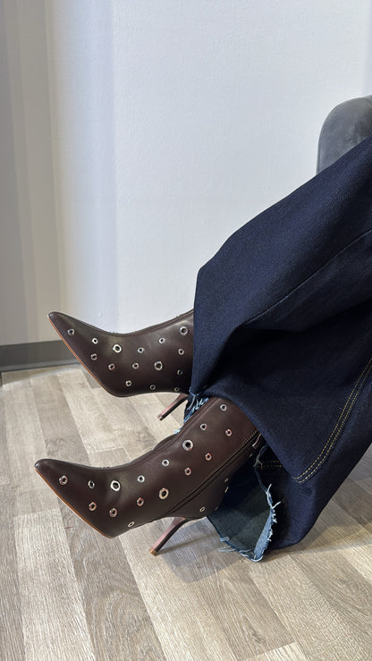 STIVALETTI MARRONE BORCHIE